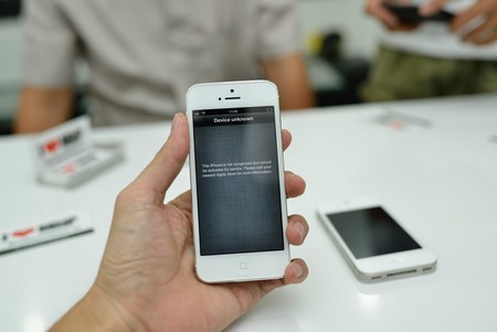 Cận cảnh iPhone 5 đầu tiên có mặt tại Việt Nam