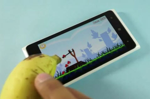 Dùng chuối chơi Angry Birds trên Nokia Lumia 920