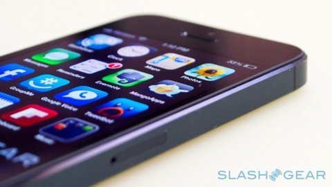 Mặc scandal, iPhone 5 vẫn bán chạy