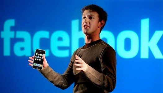 CEO Apple tặng iPhone 5 cho 'trùm' Facebook