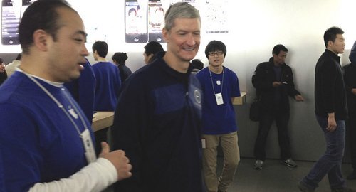 Lương CEO cao nhất nước Mỹ thuộc về Tim Cook