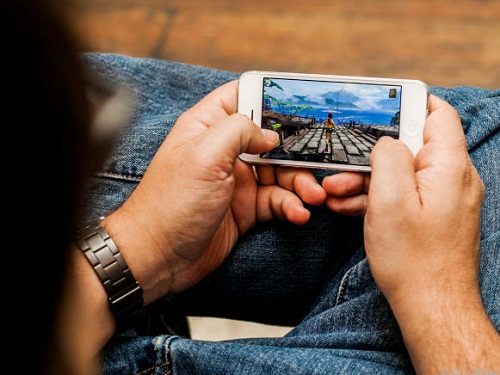 iPhone 5, smartphone, chơi game, tuyệt đỉnh, thiết kế web giá rẻ, thiet ke web gia re scottIphone5blog05_610x436.jpg