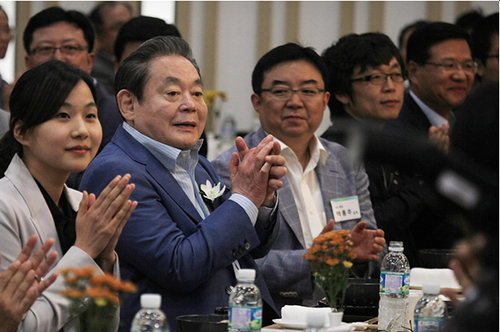 Câu chuyện về Samsung và Chủ tịch Lee Kun-hee: Con đường tiến đến những thành công Câu chuyện về Samsung và Chủ tịch Lee Kun-hee: Con đường tiến đến những thành công